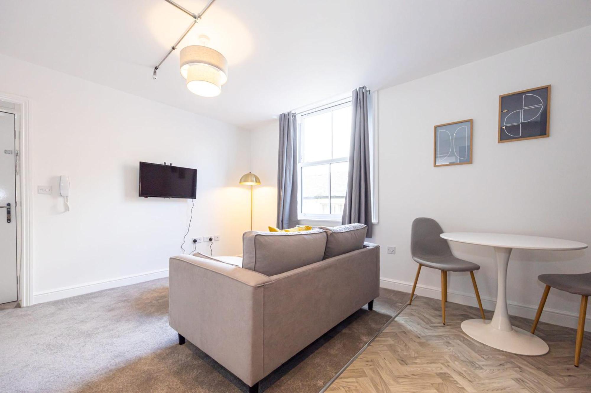 Beautiful 1 Bed 20Mins To Central Manchester Apartment Болтън Екстериор снимка