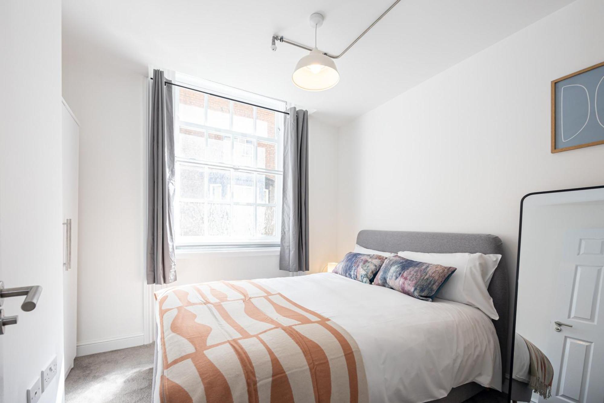 Beautiful 1 Bed 20Mins To Central Manchester Apartment Болтън Екстериор снимка