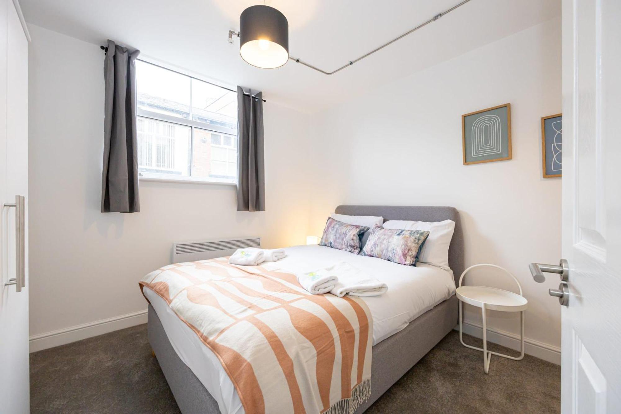 Beautiful 1 Bed 20Mins To Central Manchester Apartment Болтън Екстериор снимка